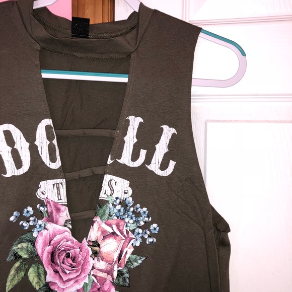 Olive Rose Cut Out Ladder Top - Picture 5 of 8